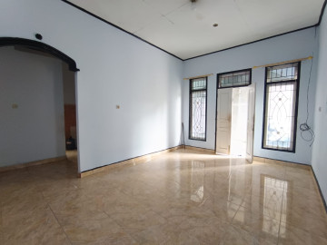 Dijual Rumah dan Ruko di Jl. Suka Karya