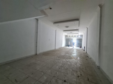 Di jual dan sewakan 1 unit ruko 3 lantai tepi Jalan Arifin Ahmad tengah kota Pekanbaru