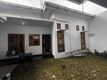 DIJUAL RUMAH MINIMALIS  2 LT BISA UTK MESS KTR JL.JEND SUDIRMAN
