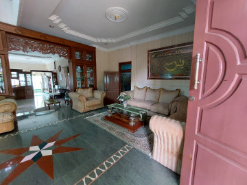 Dijual rumah bulatan mewah 2 lantai siap huni ditengah kota di sudirman
