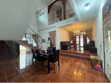 DISEWAKAN RUMAH CANTIK 2 LT JL.HARAPAN RAYA