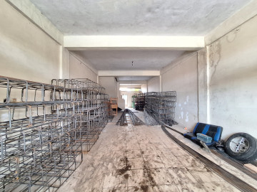 DISEWAKAN RUKO GANDENG 3 LANTAI SIAP PAKAI LOKASI TEPI JALAN YOS SUDARSO-PEKANBARU