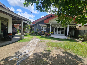 DIJUAL RUMAH BULATAN DAN TANAH TEPI JALAN LOKASI RAJAWALI SAKTI / SM YAMIN TENGAH KOTA PEKANBARU