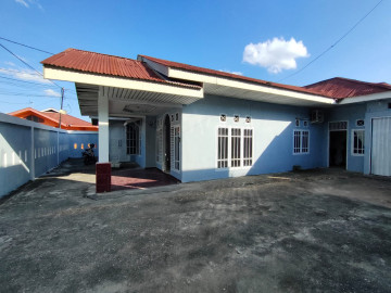Dijual / disewakan Tanah + Bangunan di tengah kota Jl. Lili - Pekanbaru