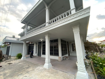 DISEWAKAN RUMAH 3 LT JL .PEMBANGUNAN