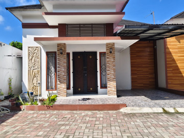 Di Jual 1 unit rumah cluster 1 lantai siap huni lokasi Jalan Paus tengah kota Pekanbaru