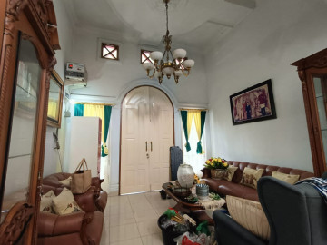 DIJUAL RUMAH LUAS DI TEPI JALAN DEKAT JL. TUANKU TAMBUSAI - PEKANBARU