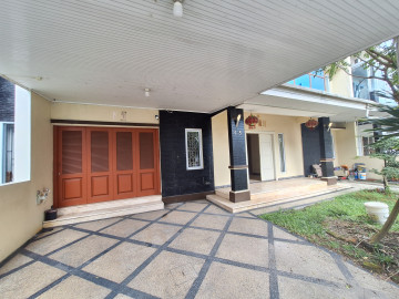 DIJUAL RUMAH 2LT CLUSTER MEWAH DENGAN KOLAM RENANG PRIBADI LOKASI PANAM-PEKANBARU