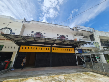 Di Jual ruko gandeng 3 lantai 2 unit tepi Jalan Rambutan Arifin Ahmad tengah kota Pekanbaru