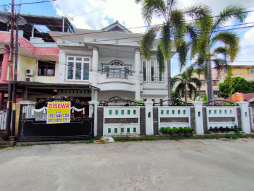 Disewakan Rumah mewah 2lt full furnish di tengah Kota Jl. Riau Gg Dwikarsa - Pekanbaru