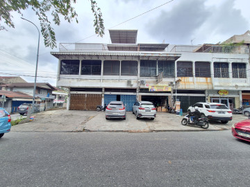 DIJUAL/DISEWAKAN RUKO 2,5 LT SIAP PAKAI DAN TERAWAT LOKASI DEKAT JL.RIAU-PEKANBARU