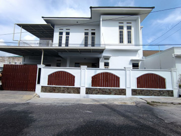 DI JUAL RUMAH MEWAH 2 LANTAI  DI JL LOBAK