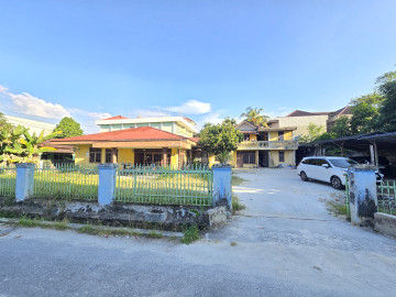 DIJUAL RUMAH BULATAN LAMA DENGAN TANAH LUAS LOKASI DEKAT JALAN SOEKARNO HATTA-PEKANBARU