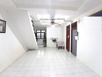 Dijual Rumah Bulatan 2 LT murah, tengah kota, tepi jalan besar JL.Lokomotif  - Pekanbaru