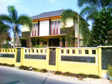 Dijual Rumah Mewah  2 lantai, Jl. Kelapa Sawit - Pekanbaru