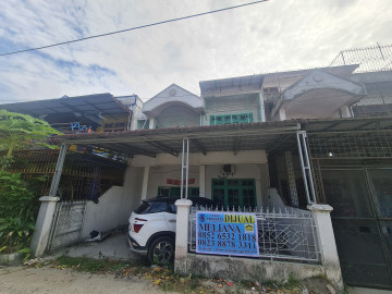 DIJUAL RUMAH 2 1/2 LANTAI SIAP HUNI DI JALAN HARAPAN RAYA PEKANBARU