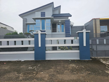 Dijual Rumah 2 Lantai di Kawan Bisnis Kol. Pol. M. Taher Jambi