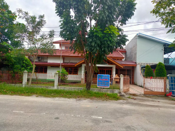 DIJUAL RUMAH BULATAN TENGAH KOTA DAN DIPINGGIR JALAN LOKASI DEKAT JL KH. AHMAD DAHLAN / SUKAJADI - PEKANBARU