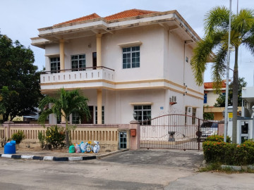 DIJUAL RUMAH BULATAN MEWAH 2 LANTAI FURNISH LOKASI BATAM CENTER - BATAM