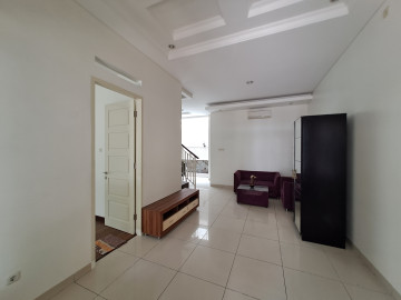 DIJUAL/DISEWAKAN RUKO KANTOR  2 LT SEMI FURNISH CLUSTER DI JL.ARIFIN AHMAD-PEKANBARU