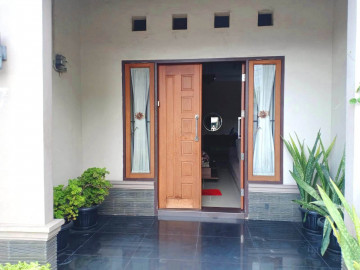 Dijual rumah bulatan tengah kota dan di tepi jalan Jl. Durian - Pekanbaru