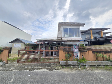 DIJUAL RUMAH BULATAN DENGAN TANAH LUAS LOKASI DEKAT JALAN PARIT INDAH/SUDIRMAN-PEKANBARU
