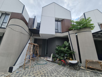 Disewakan 1 unit rumah cluster dua lantai lokasi Rumbai tengah kota Pekanbaru