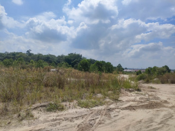 Dijaul tanah bukit di Garuda Sakti KM6 Jl,. Guru
