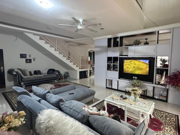 DIJUAL RUMAH BULATAN 2 LANTAI  + CAFE DENGAN TANAH LUAS LOKASI JL.BANGAU SAKTI - PEKANBARU