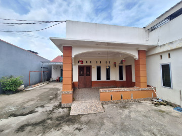DIJUAL RUMAH DALAM KOMPLEK DENGAN TANAH LUAS LOKASI RIAU UJUNG-PEKANBARU