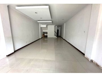 Disewakan Ruko 3 LT Kawasan Stategis Perkantoran di Jl. Sudirman