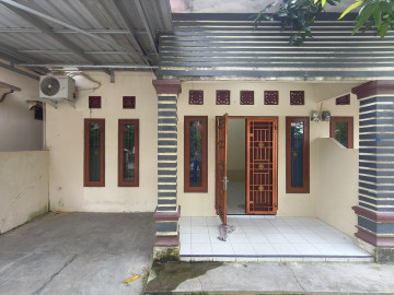 DISEWAKAN RUMAH TENGAH KOTA DEKAT SUDIRMAN DAN BANDARA SULTAN SYARIF QASIM
