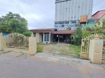 DIJUAL TANAH ADA BANGUNAN LAMA LOKASI JL.RIAU DEKAT MALL CIPUTRA -PEKANBARU