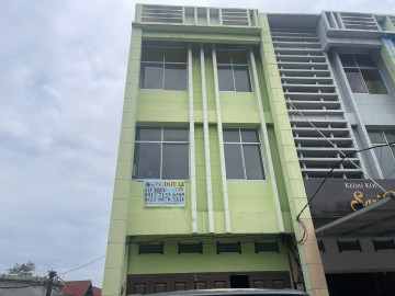 DIJUAL RUKO 3LANTAI POSISI HOOK LOKASI JL. SUDIRMAN - PEKANBARU