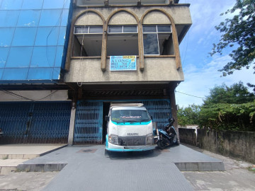 Disewa Ruko 3 Lantai di Jl. Jenderal Sudirman