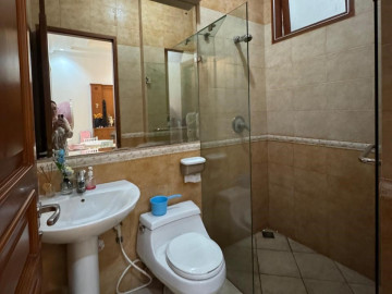 DIJUAL RUMAH 3 LANTAI FULL FURNISH DAERAH PIK
