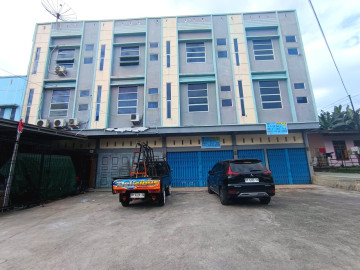 DISEWAKAN RUKO GANDENG 3LT FULL KERAMIK SIAP PAKAI LOKASI JL. HANGTUAH UJUNG - PEKANBARU
