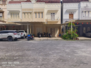DISEWAKAN RUMAH CLUSTER MEWAH 3 LANTAI  LOKASI KUANTAN RAYA - PEKANBARU