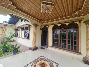Dijual rumah bulatan tepi jalan lokasi Jalan Fajar Sigunggung tengah kota Pekanbaru