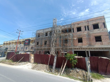 DISEWAKAN RUKO BARU 3 LANTAI LOKASI STRATEGIS DAERAH DURI-RIAU