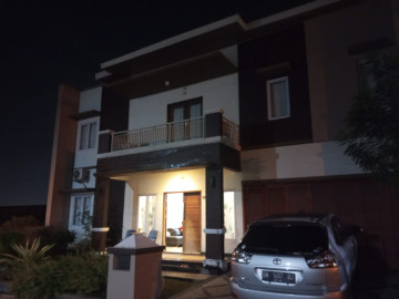 Dijual 1 unit rumah cluster 2 lantai siap huni Lokasi Panam dekat Starbuck tengah kota Pekanbaru
