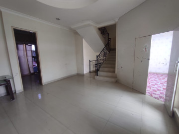 DI SEWAKAN RUMAH CLUSTER 2 LT DI JL. TUANKU TAMBUSAI-PEKAN  BARU