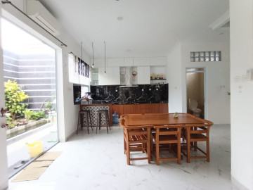 DI SEWAKAN RUMAH CLUSTER FURNISHED 2 LANTAI JL PURWODADI PEKANBARU