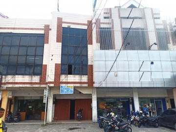 Dijual / Disewakan Ruko 3lt siap pakai tengah kota dan di tepi jalan besar Jl. Jendral Sudirman - Pekanbaru