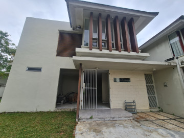 Di sewakan 1 unit rumah cluster 2 lantai lokasi Jalan Soekarno Hatta dekat Mall Ska Pekanbaru