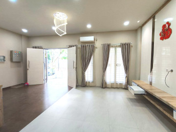 DIJUAL RUMAH CLUSTER MEWAH 2,5 LANTAI SEMI FURNISHED LOKASI JL. PEMUDA - PEKANBARU
