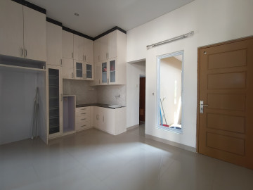 Dijual Rumah Cluster Semi Furnished Lokasi Jalan Satria