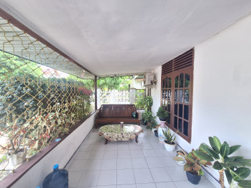 DIJUAL RUMAH BULATAN DENGAN TANAH LUAS LOKASI DEKAT JL.PARIT INDAH-PEKANBARU