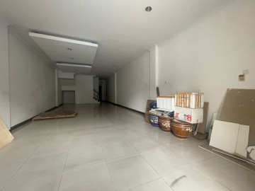 DISEWAKAN RUKO 3 LANTAI LOKASI DI JL. SUDIRMAN - PEKANBARU