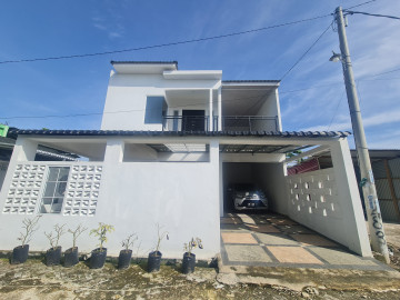 Di jual 1 unit rumah mewah 2 lantai siap huni lokasi Tengku bey Marpoyan tengah kota Pekanbaru